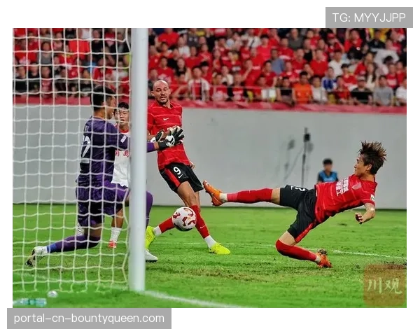 成都蓉城连续传递23脚后破门,展现团队配合 成都蓉城连续传递23脚后破门,展现团队配合